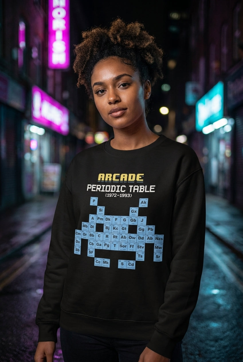 Mujer en sueter Arcade tabla periodica retro streetwear urbano | Algoritmo