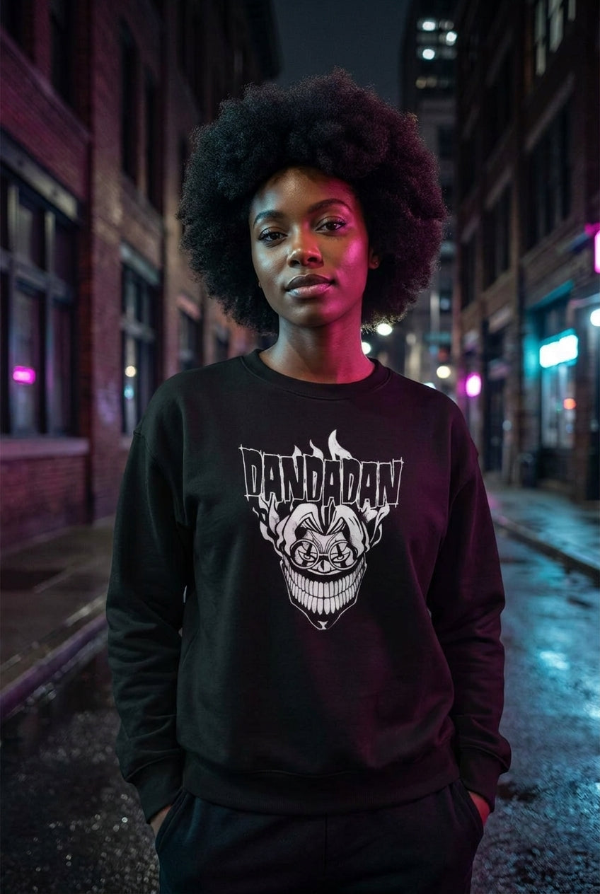 Mujer en suéter Dandadan bandas de rock geek streetwear urbano | Algoritmo
