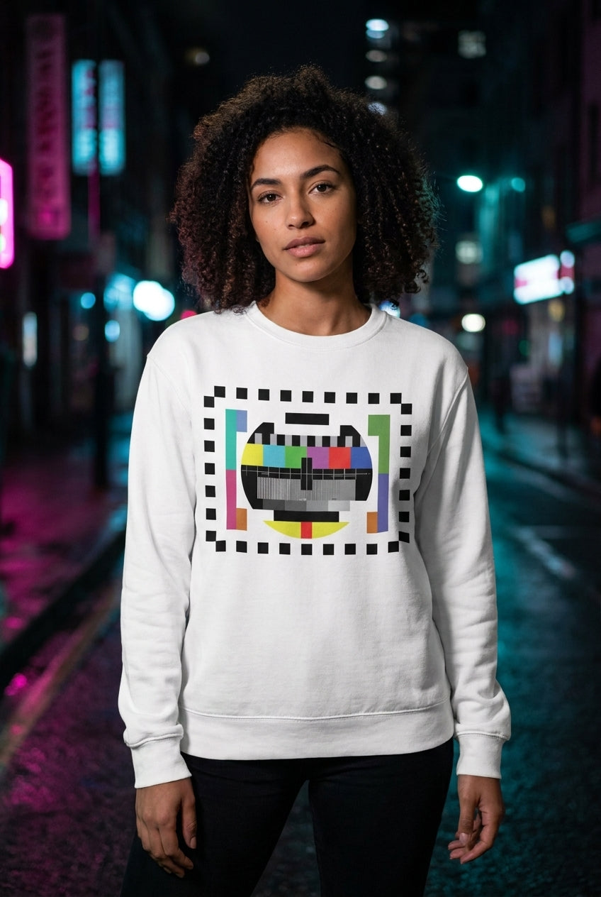 Mujer en sueter blanco No Signal Big Bang Theory streetwear urbano | Algoritmo