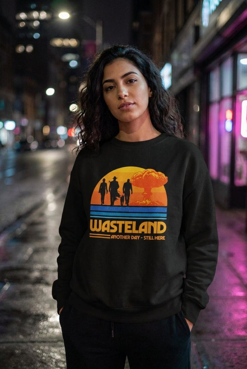 Mujer en sudadera Fallout Wasteland streetwear urbano | Algoritmo