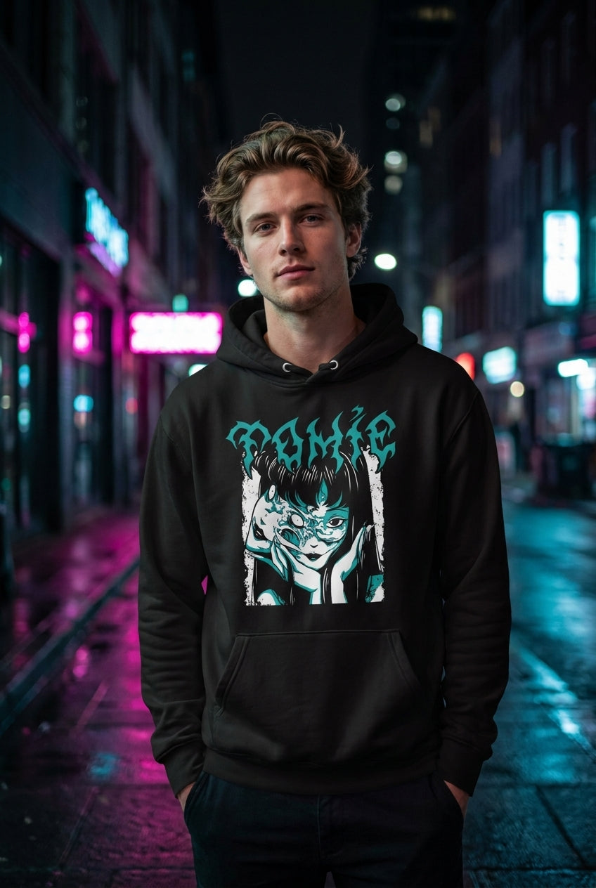Hombre en hoodie negra Tomie terror manga streetwear urbano | Algoritmo