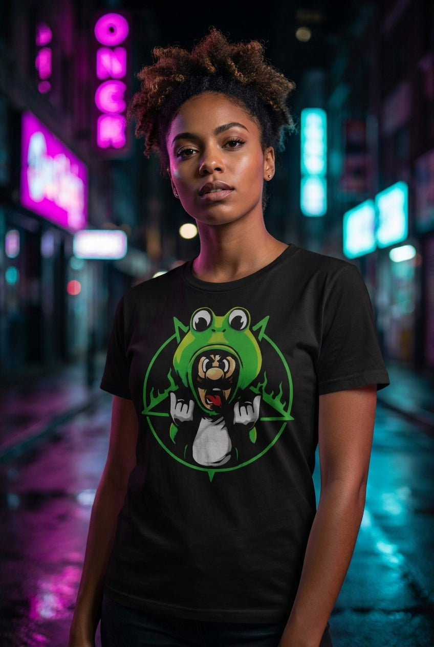 Mujer en playera Luigi rana estilo metal streetwear urbano | Algoritmo