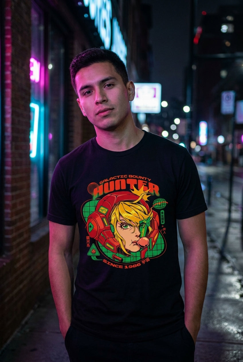 Hombre en playera mecha anime Galactic Bounty Hunter streetwear | Algoritmo