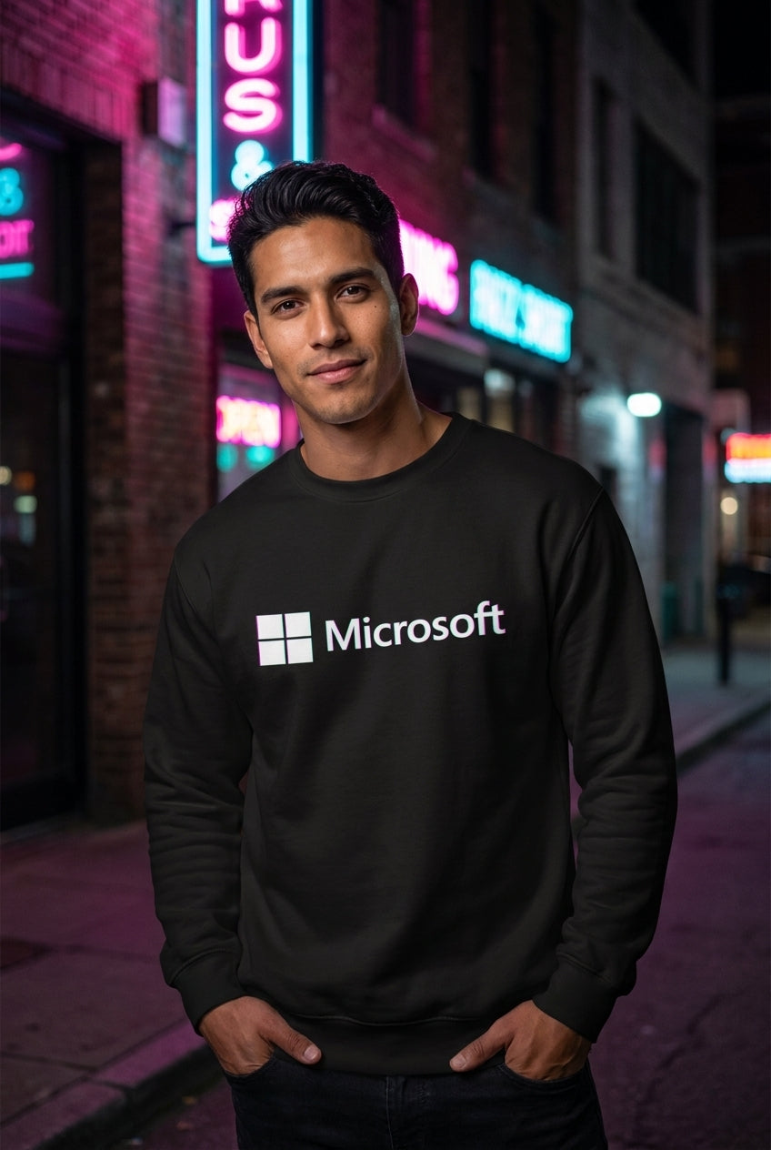 Hombre en sudadera Microsoft streetwear urbano | Algoritmo
