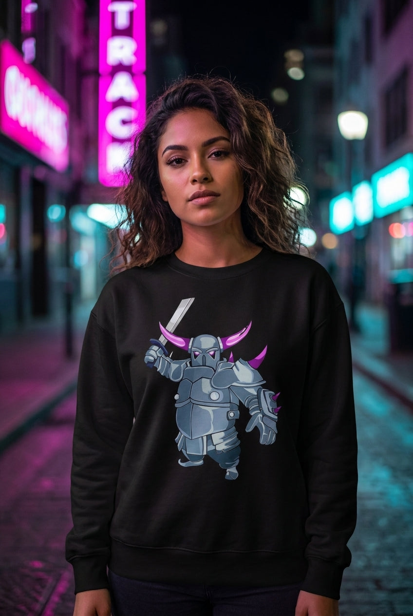 Mujer en sudadera Pekka Clash Royale streetwear urbano | Algoritmo