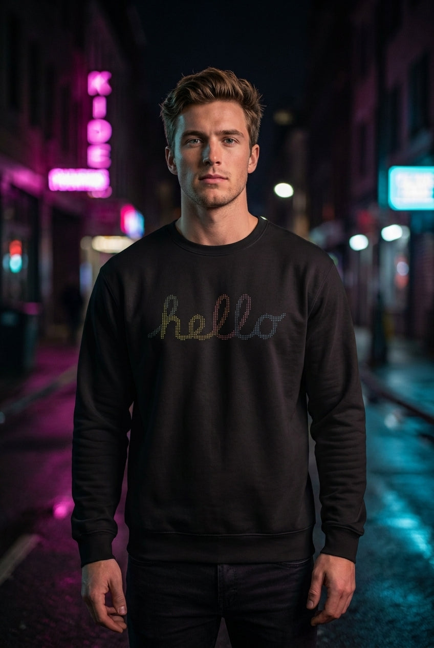 Hombre en sudadera Apple Hello tech minimalista streetwear urbano | Algoritmo