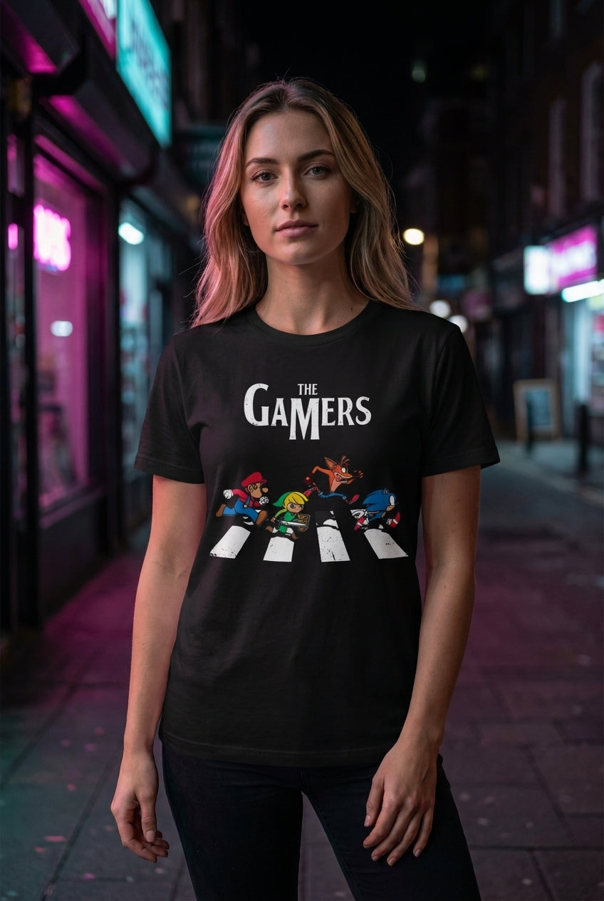 Mujer en playera The Gamers gaming streetwear urbano | Algoritmo