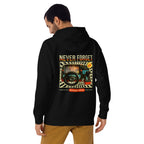 Hoodie Never Forget Nostalgia Edition - Modelo masculino espalda