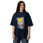Oversize Game Boy Under Construction Tower Cranes - Modelo femenina
