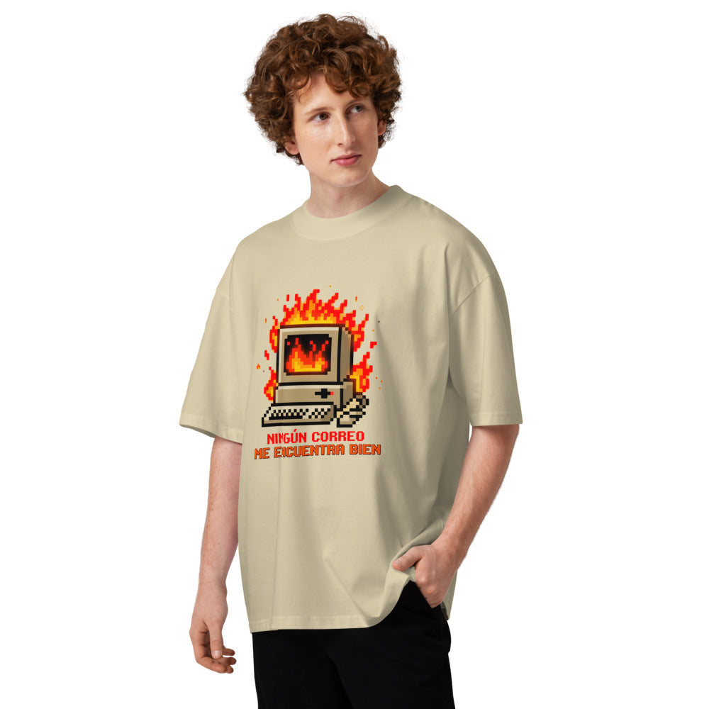 Oversize Ningún Correo Me Encuentra Bien Computadora En Llamas - Modelo masculino