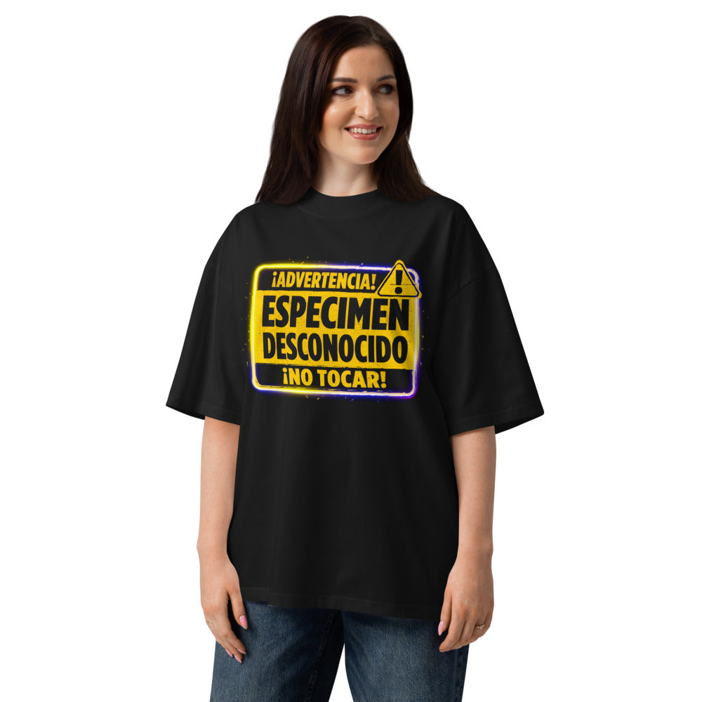 Oversize Advertencia Espécimen Desconocido No Tocar - Modelo femenina