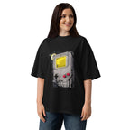 Oversize Game Boy Under Construction Tower Cranes - Modelo femenina