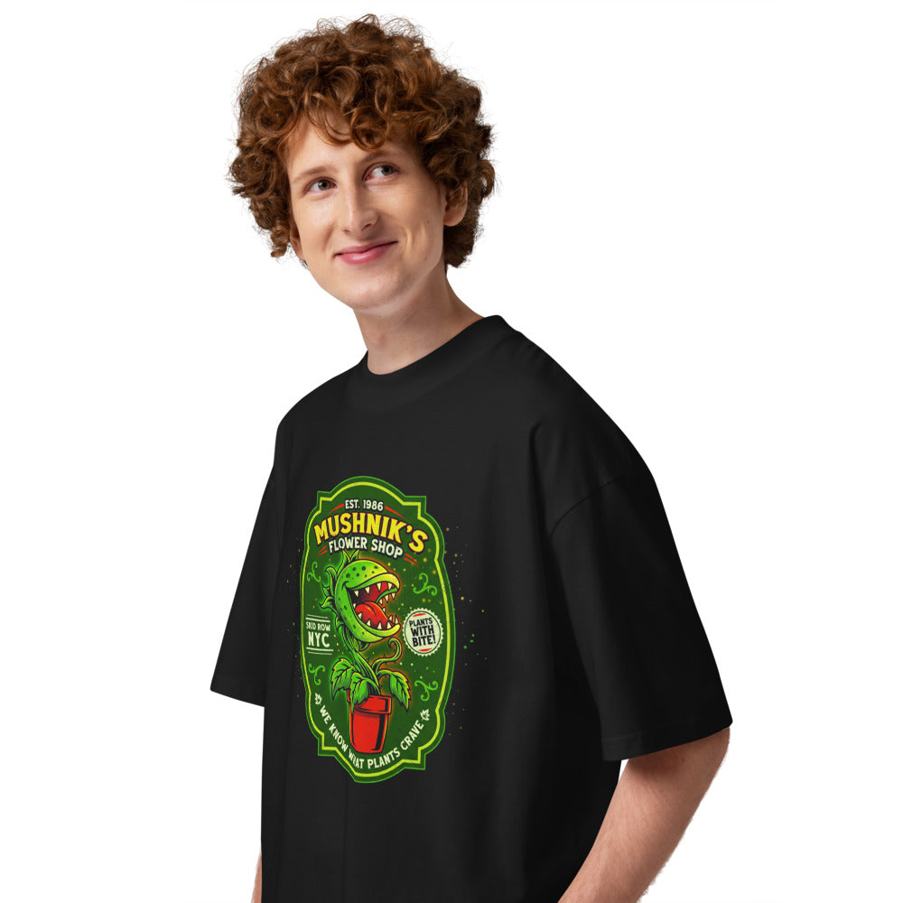 Oversize Little Shop of Horrors Mushniks Flower Shop - Modelo masculino lateral