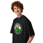 Oversize Mario Piranha Pipe Conspiracy Club - Modelo masculino lateral