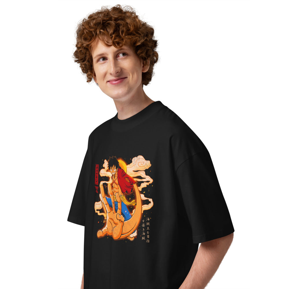Oversize One Piece Luffy Giant Hand Captain Clouds - Modelo masculino lateral