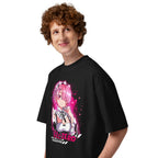 Oversize Re Zero Ram Pink Maid Splash - Modelo masculino lateral
