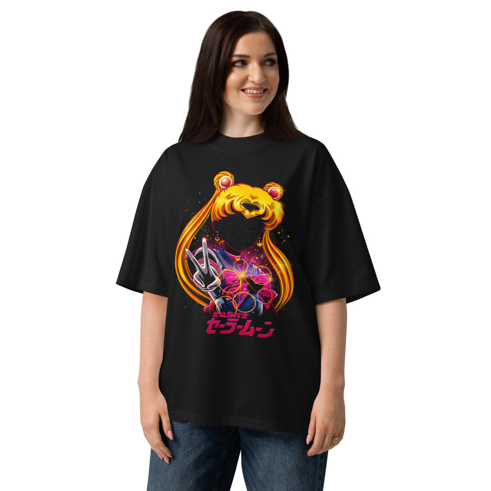 Oversize Sailor Moon Galaxy Face Peace Sign - Modelo femenina