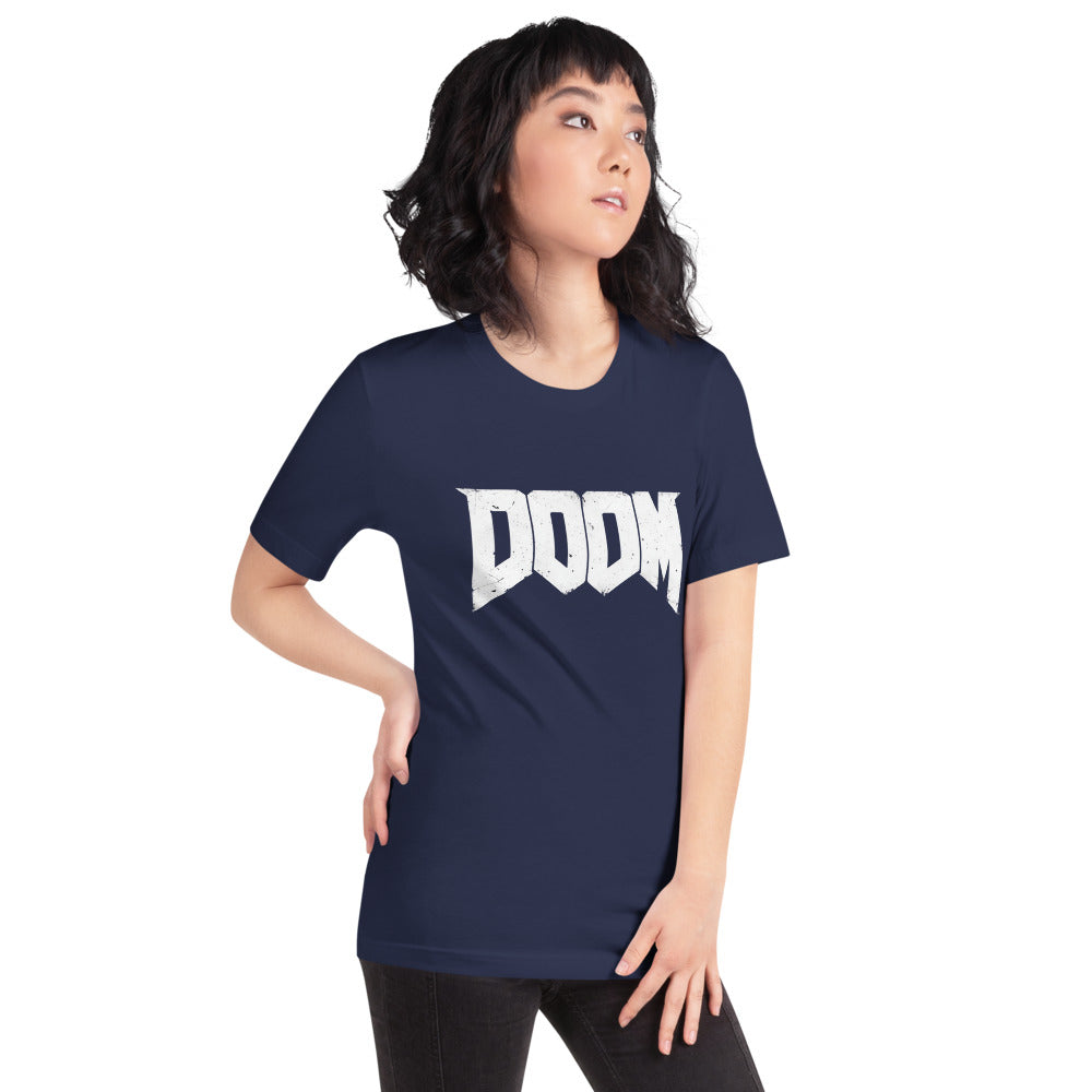 Playera Doom - Modelo femenina