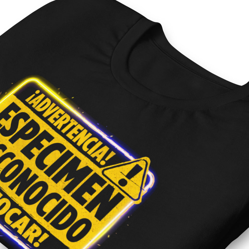 Playera Advertencia Espécimen Desconocido No Tocar - Doblado zoom