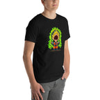 Playera Goku Super Saiyan Peanuts Scream Green Aura - Modelo masculino lateral