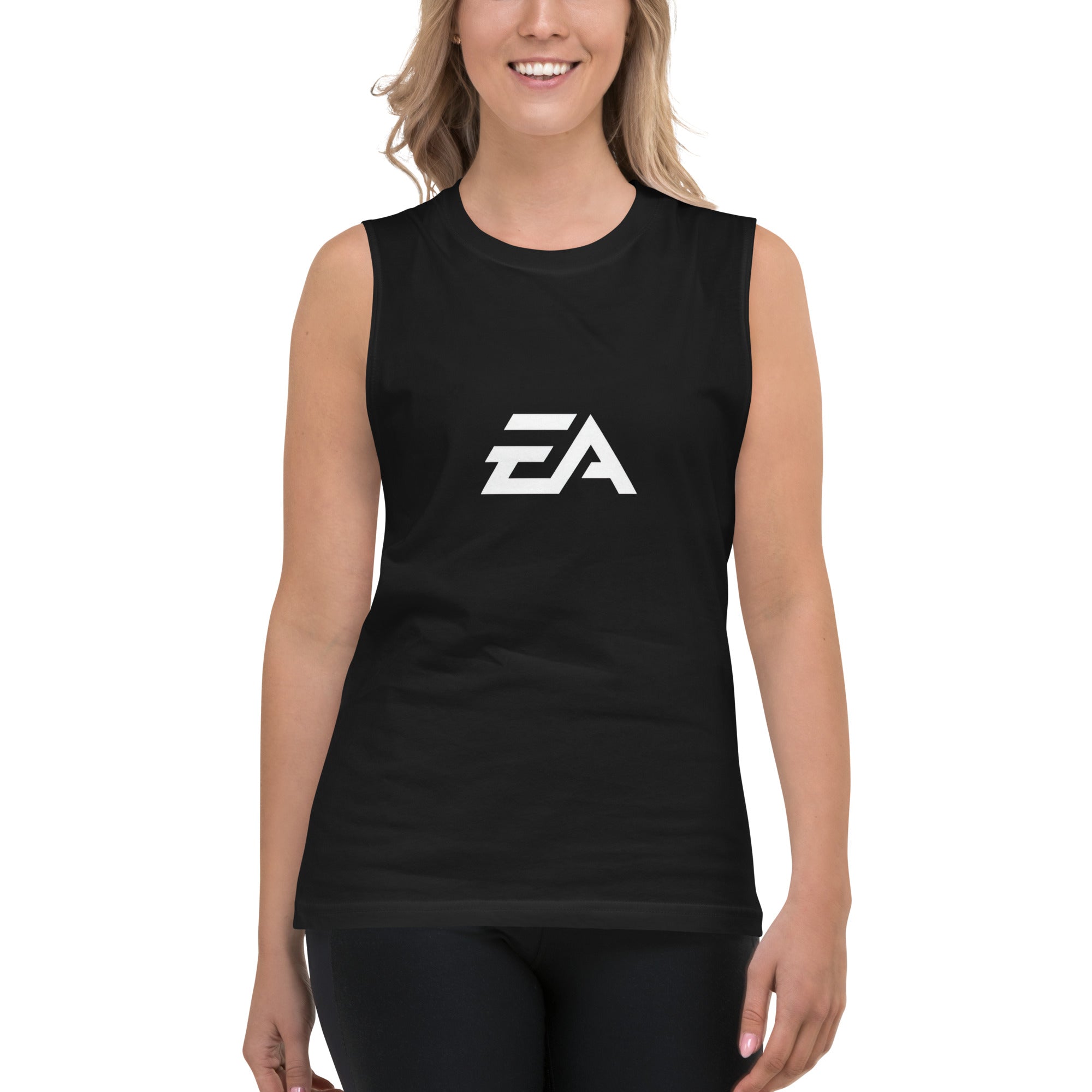 EA Games — modelo usando la prenda