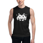 Space Invader Retro — modelo usando la prenda