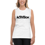 Activision — modelo usando la prenda