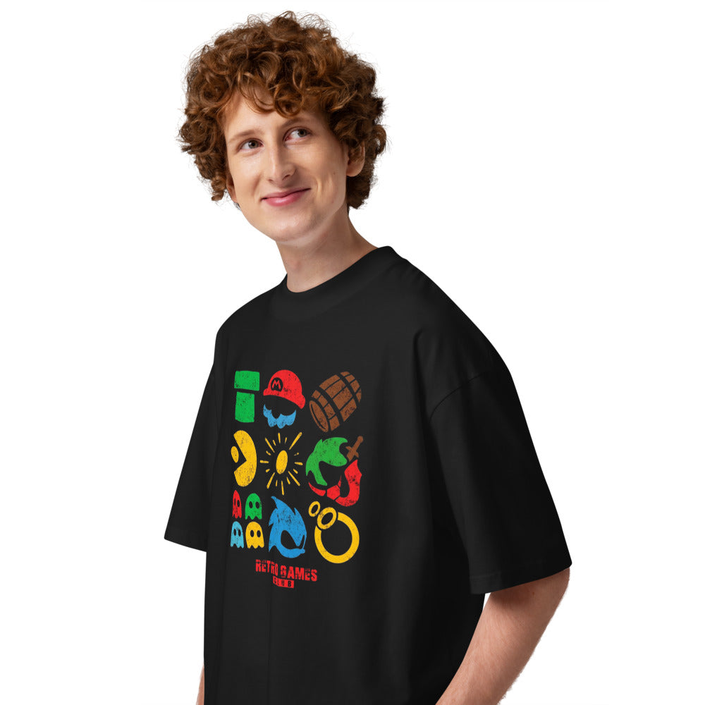Oversize Retro Games Club Pac Man Mario Icons - Modelo masculino lateral