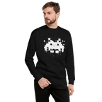 Space Invader Retro — modelo usando la prenda