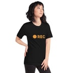 REC — modelo usando la prenda