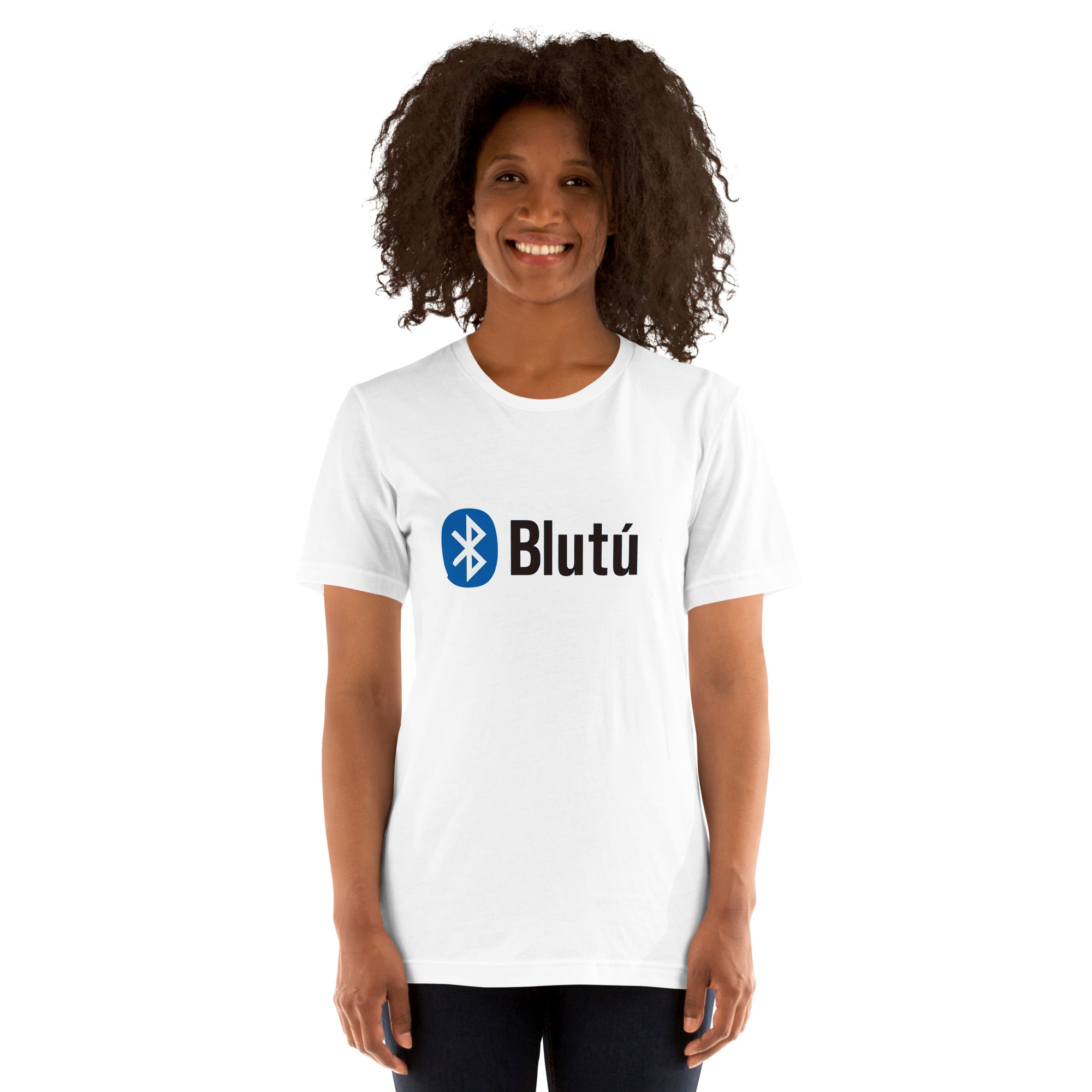 Blutú — modelo usando la prenda