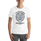 Hylian Shield University — modelo usando la prenda